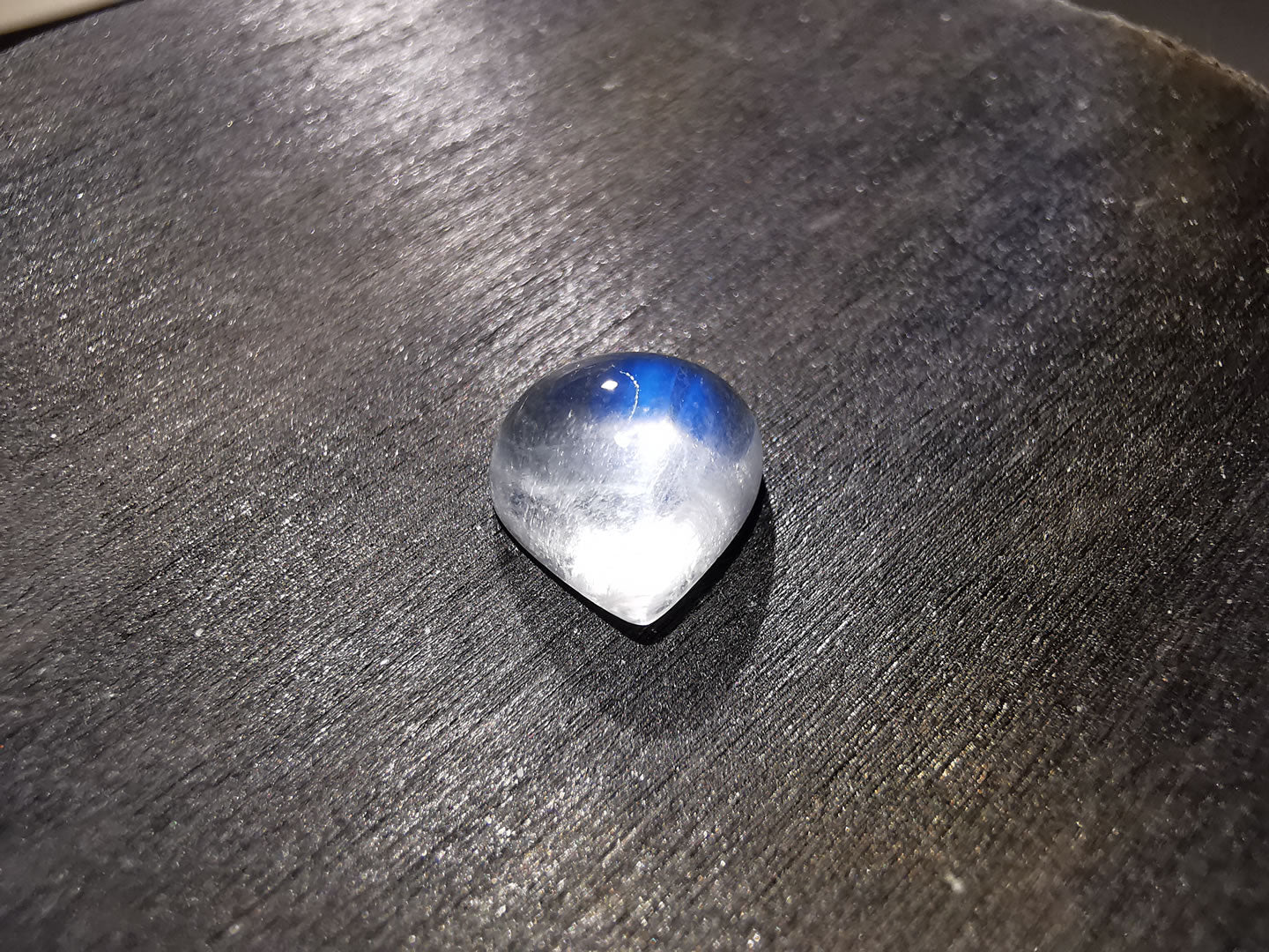 Labradorite varietà rainbow moonstone taglio goccia cabochon 2,68 ct