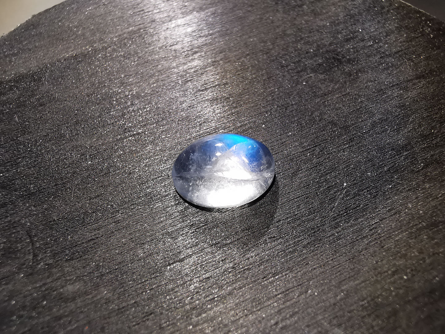 Labradorite varietà rainbow moonstone taglio ovale cabochon 3,12 ct