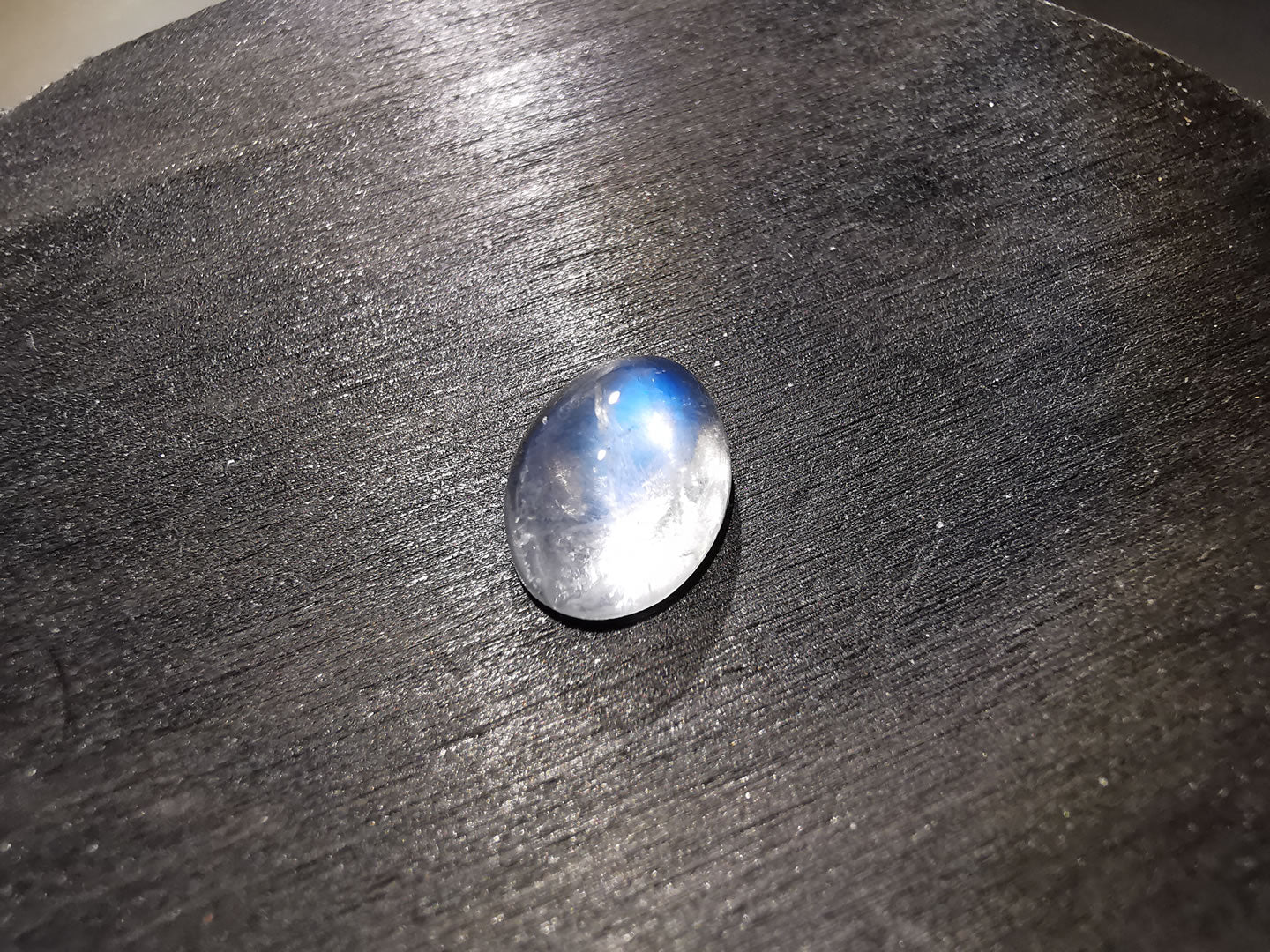 Labradorite varietà rainbow moonstone taglio ovale cabochon 3,12 ct