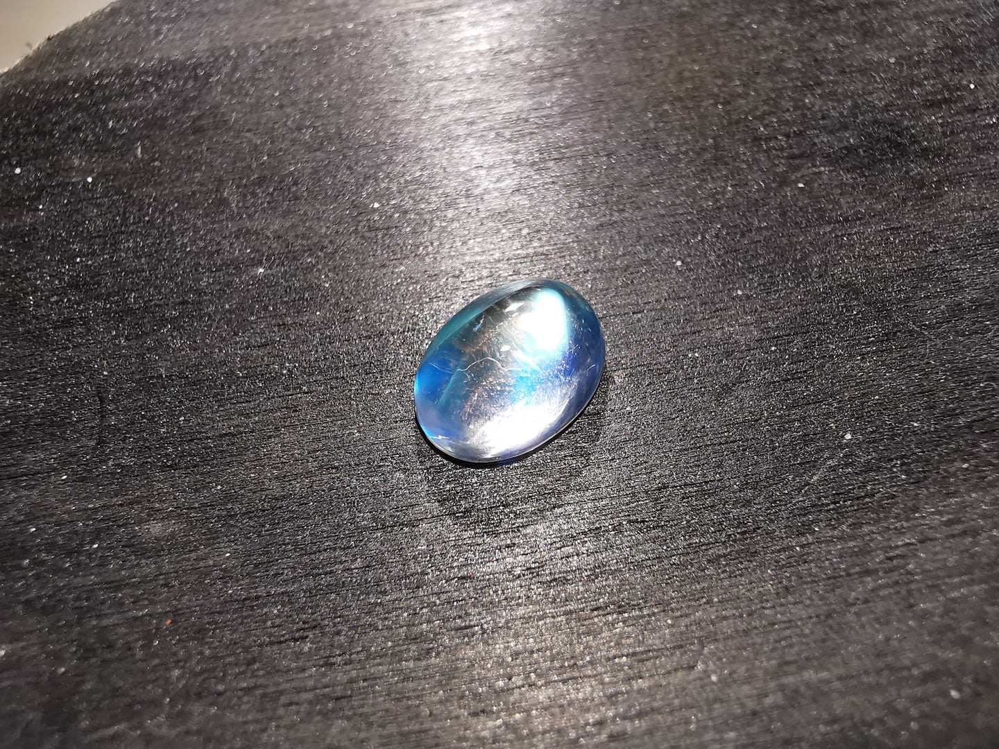 Labradorite varietà rainbow moonstone taglio ovale cabochon 1,91 ct