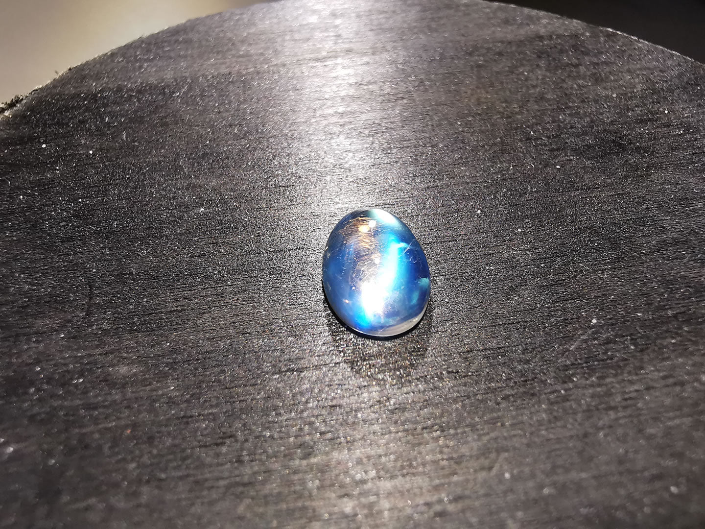 Labradorite varietà rainbow moonstone taglio ovale cabochon 1,91 ct