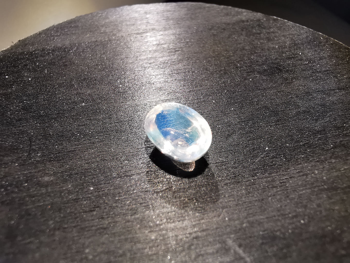 Labradorite varietà rainbow moonstone taglio ovale cabochon 1,91 ct