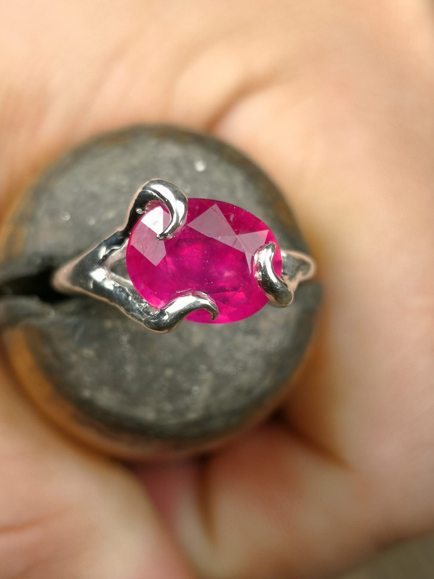Anello "Mini Roots" con Rubino