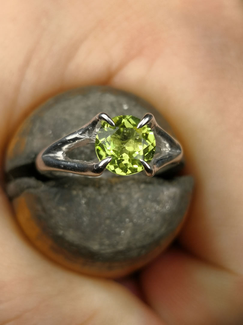 Solitario "Nero Craft" con Peridoto