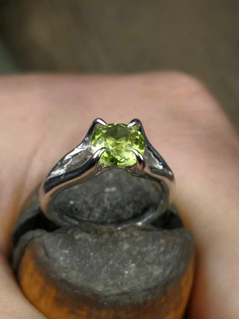 Solitario "Nero Craft" con Peridoto