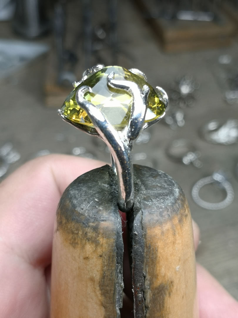Roots XL Custom in Argento con Quarzo bicolore di sintesi