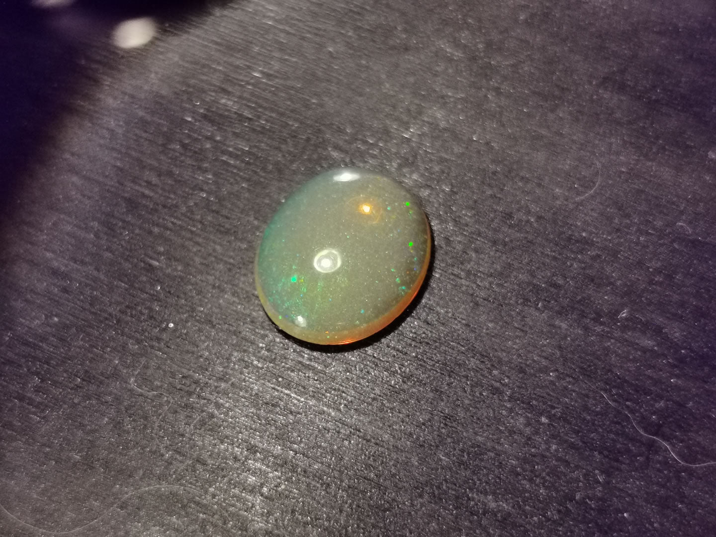 Opale taglio ovale cabochon 1,85 ct