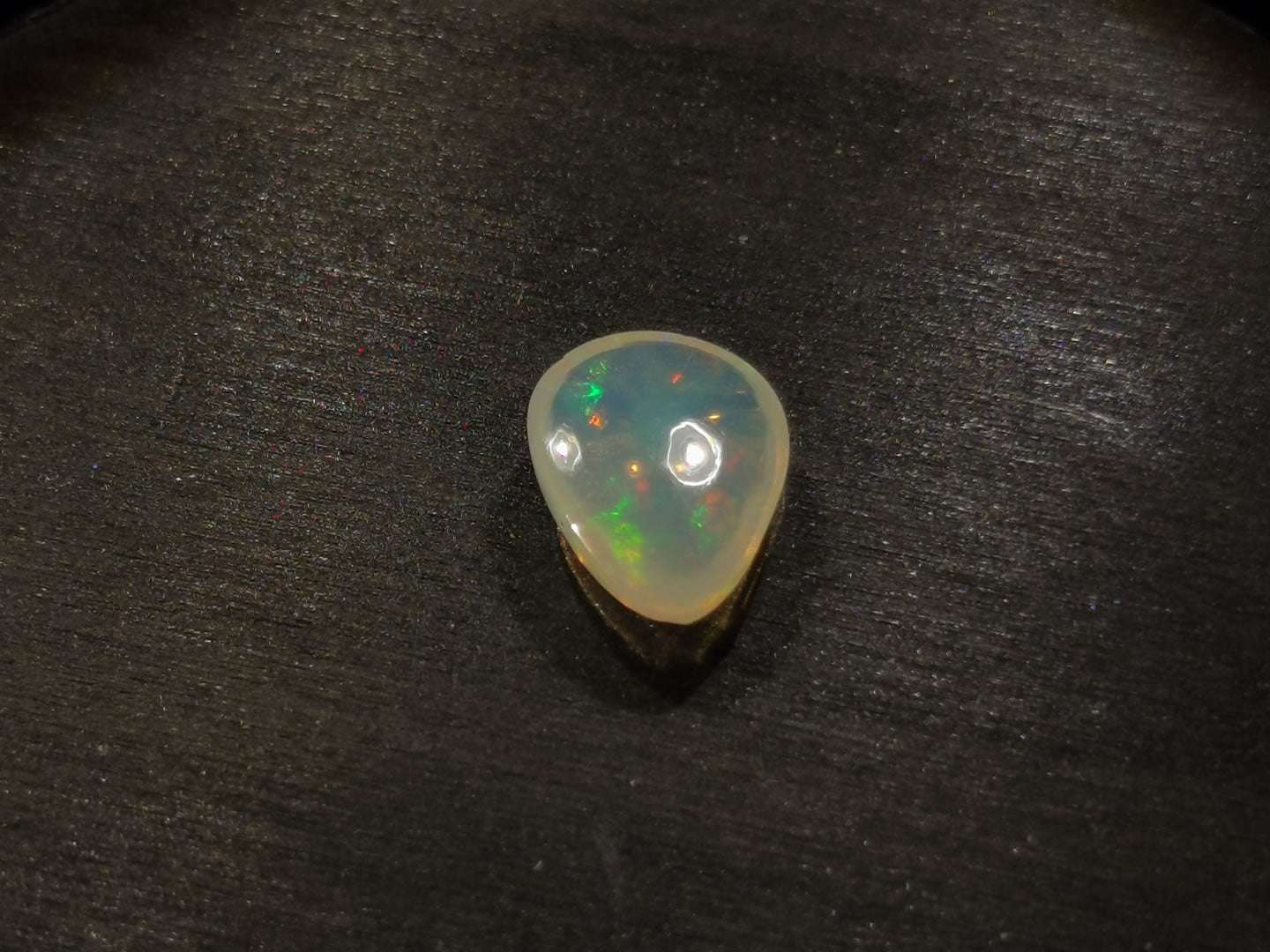 Opale taglio goccia cabochon 2,71 ct