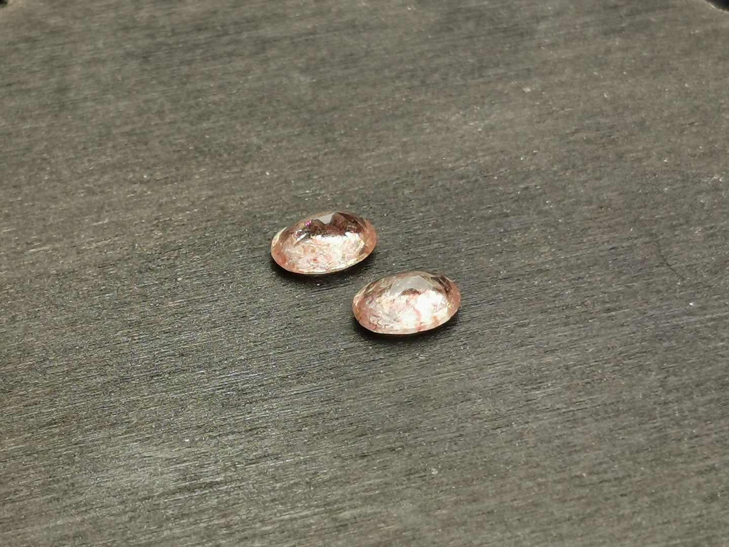 Coppia di Quarzi Strawberry taglio ovale 1,34 ct