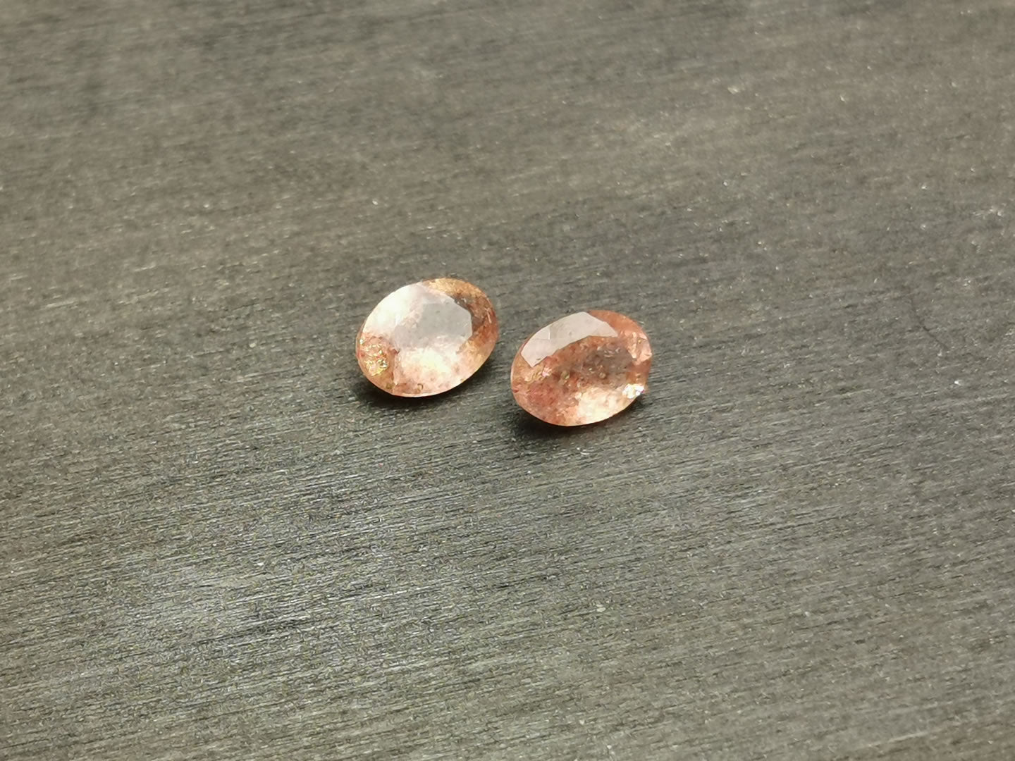 Coppia di Quarzi Strawberry taglio ovale 1,44 ct