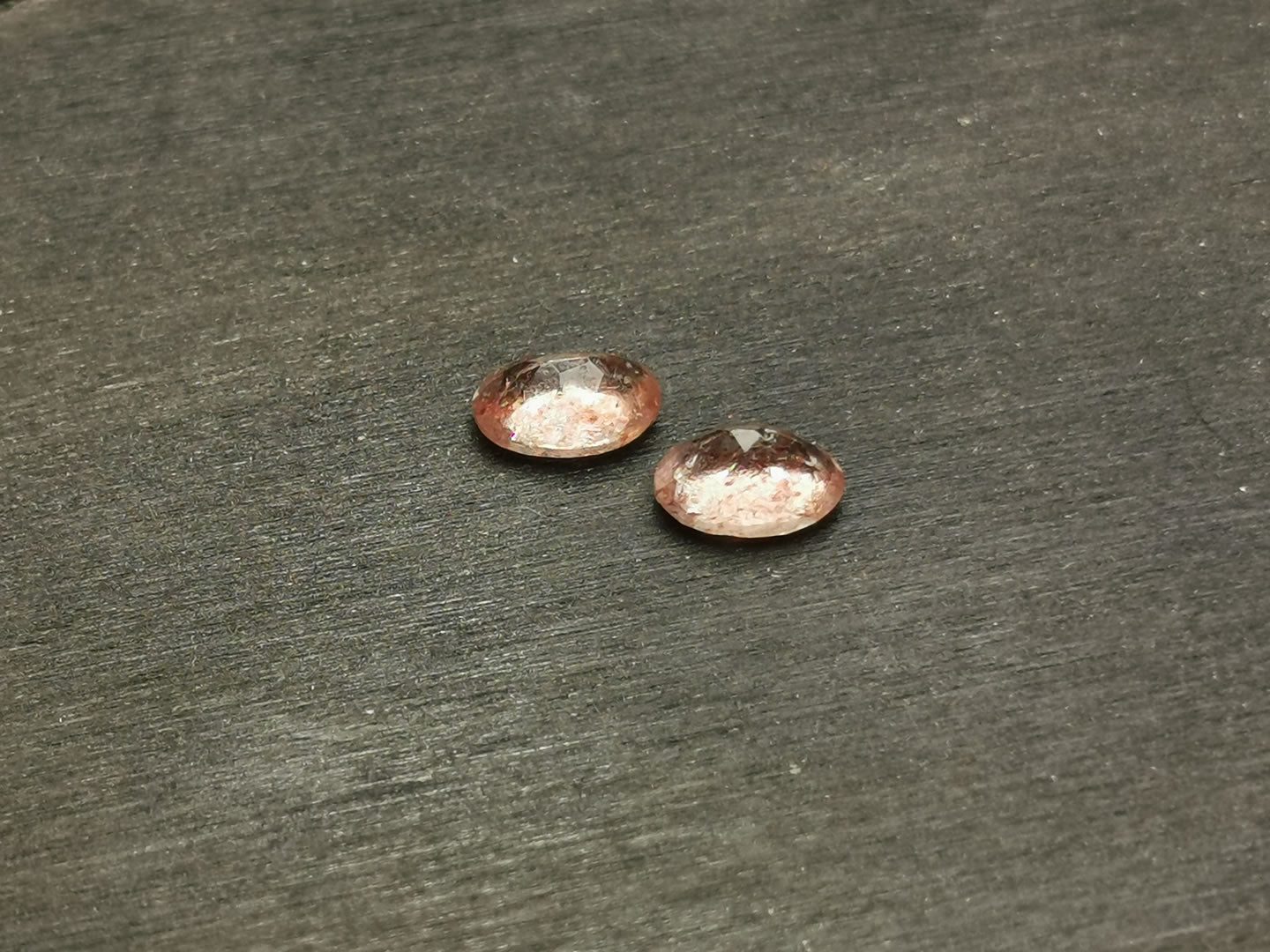 Coppia di Quarzi Strawberry taglio ovale 1,44 ct