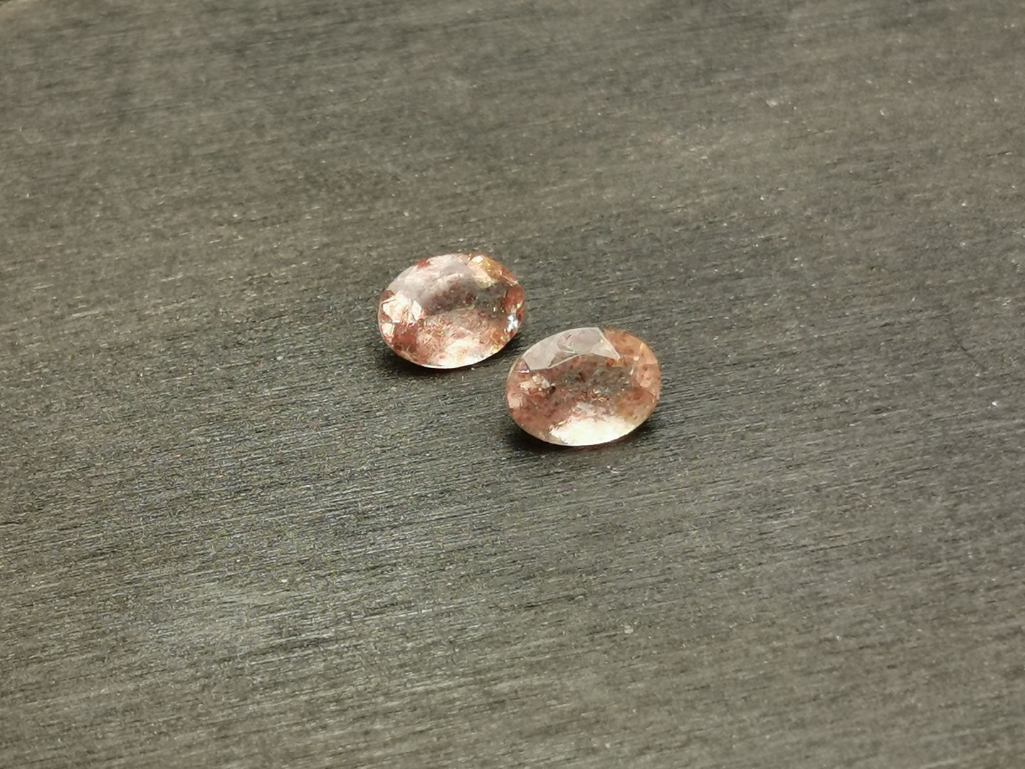 Coppia di Quarzi Strawberry taglio ovale 1,50 ct