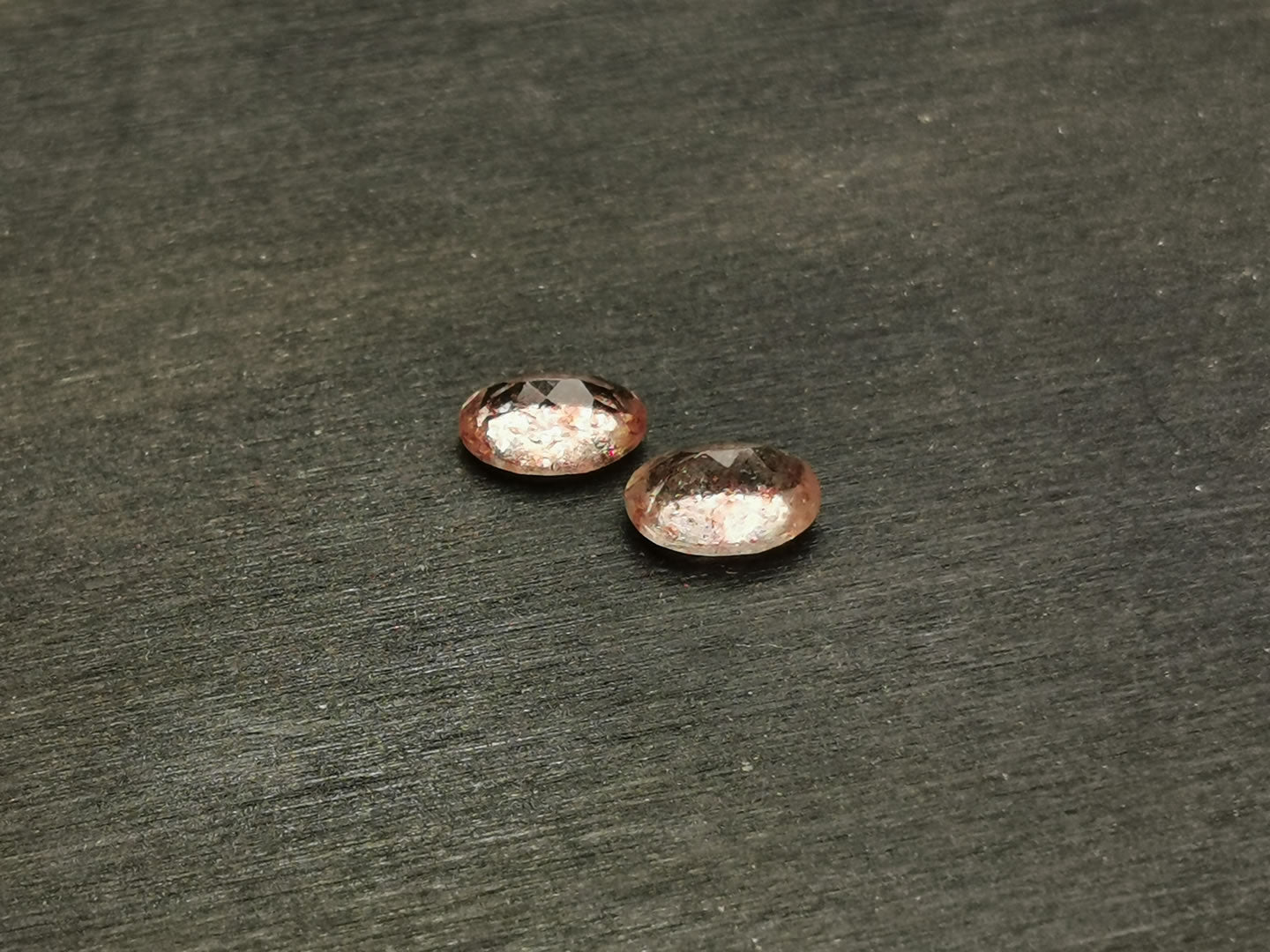 Coppia di Quarzi Strawberry taglio ovale 1,50 ct