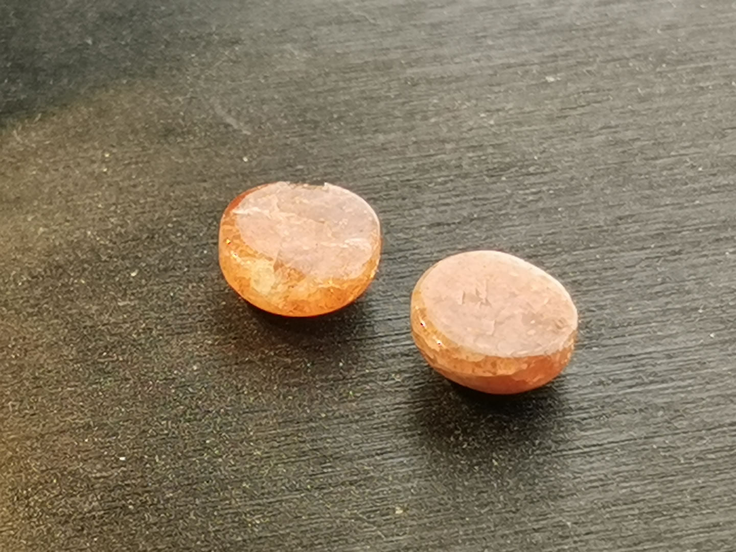 Pietra di Sole taglio rotondo cabochon 5,78 ct