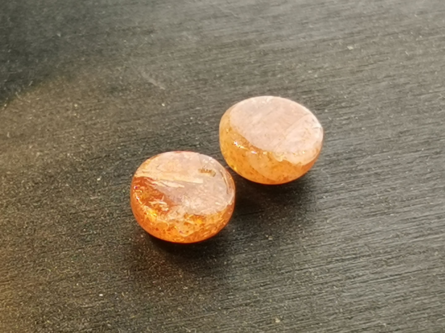 Pietra di Sole taglio rotondo cabochon 6,68 ct