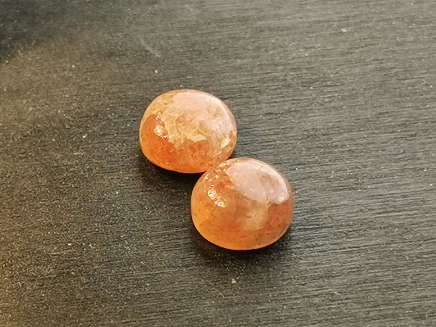 Pietra di Sole taglio rotondo cabochon 6,38 ct