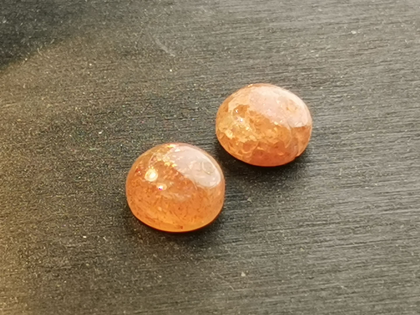 Pietra di Sole taglio rotondo cabochon 6,38 ct