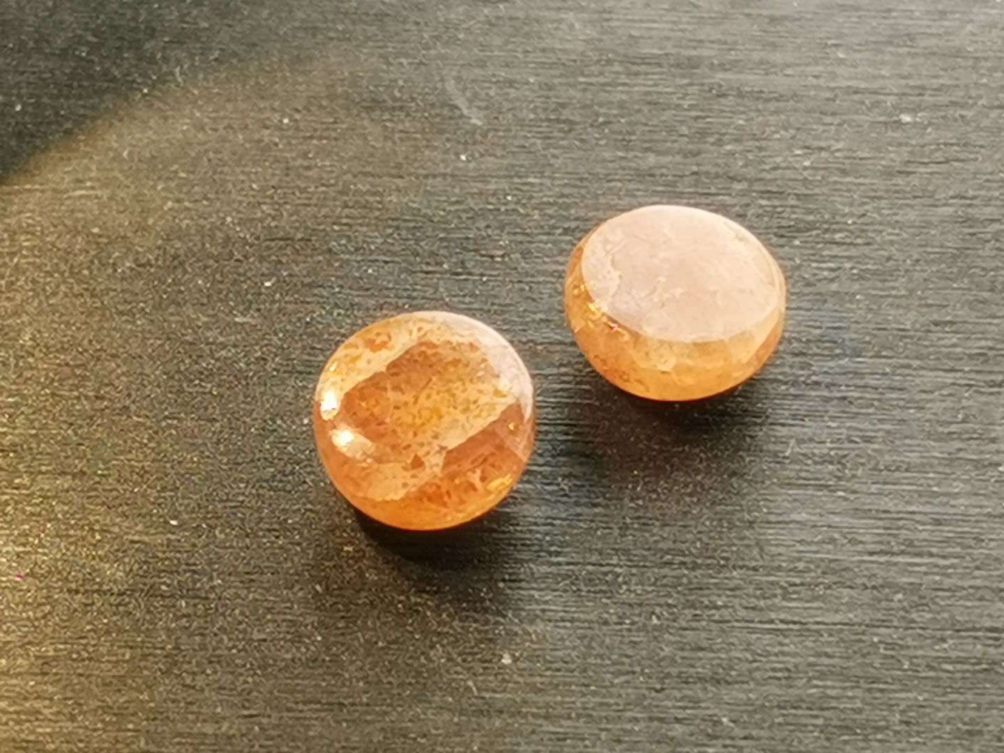 Pietra di Sole taglio rotondo cabochon 6,79 ct