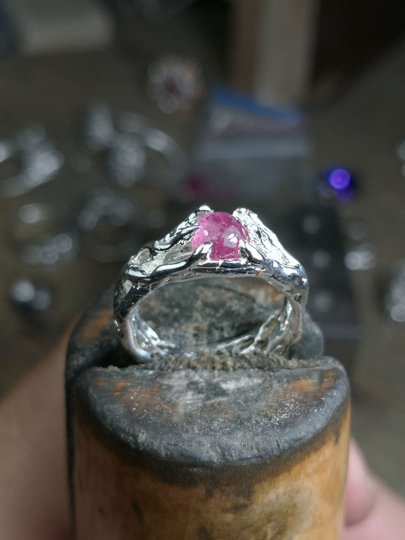 "BioBand" con Tormalina rosa cabochon