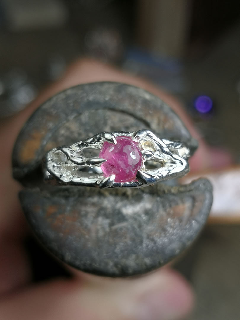 "BioBand" con Tormalina rosa cabochon