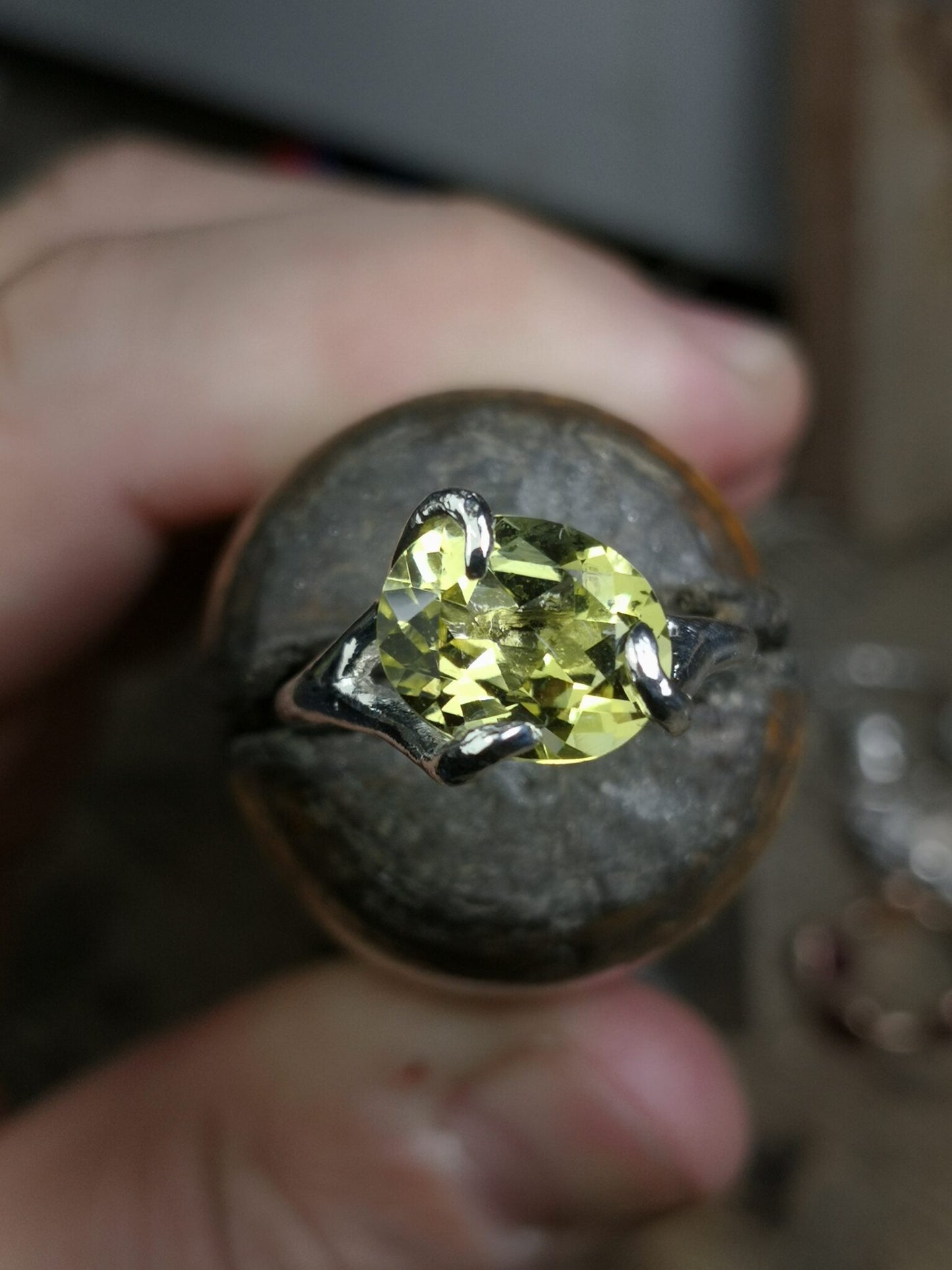 Anello "Miniroots" in Argento con Peridoto