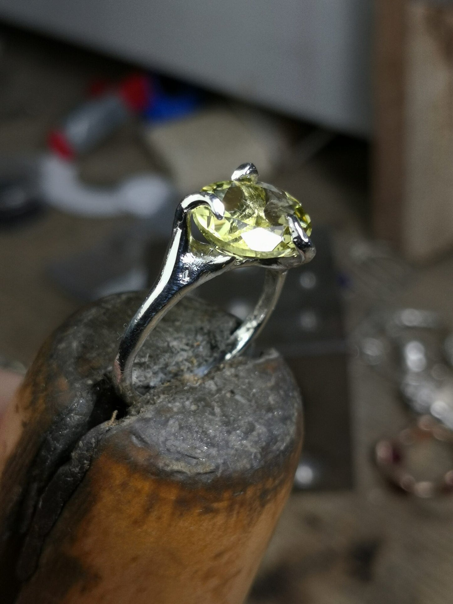 Anello "Miniroots" in Argento con Peridoto