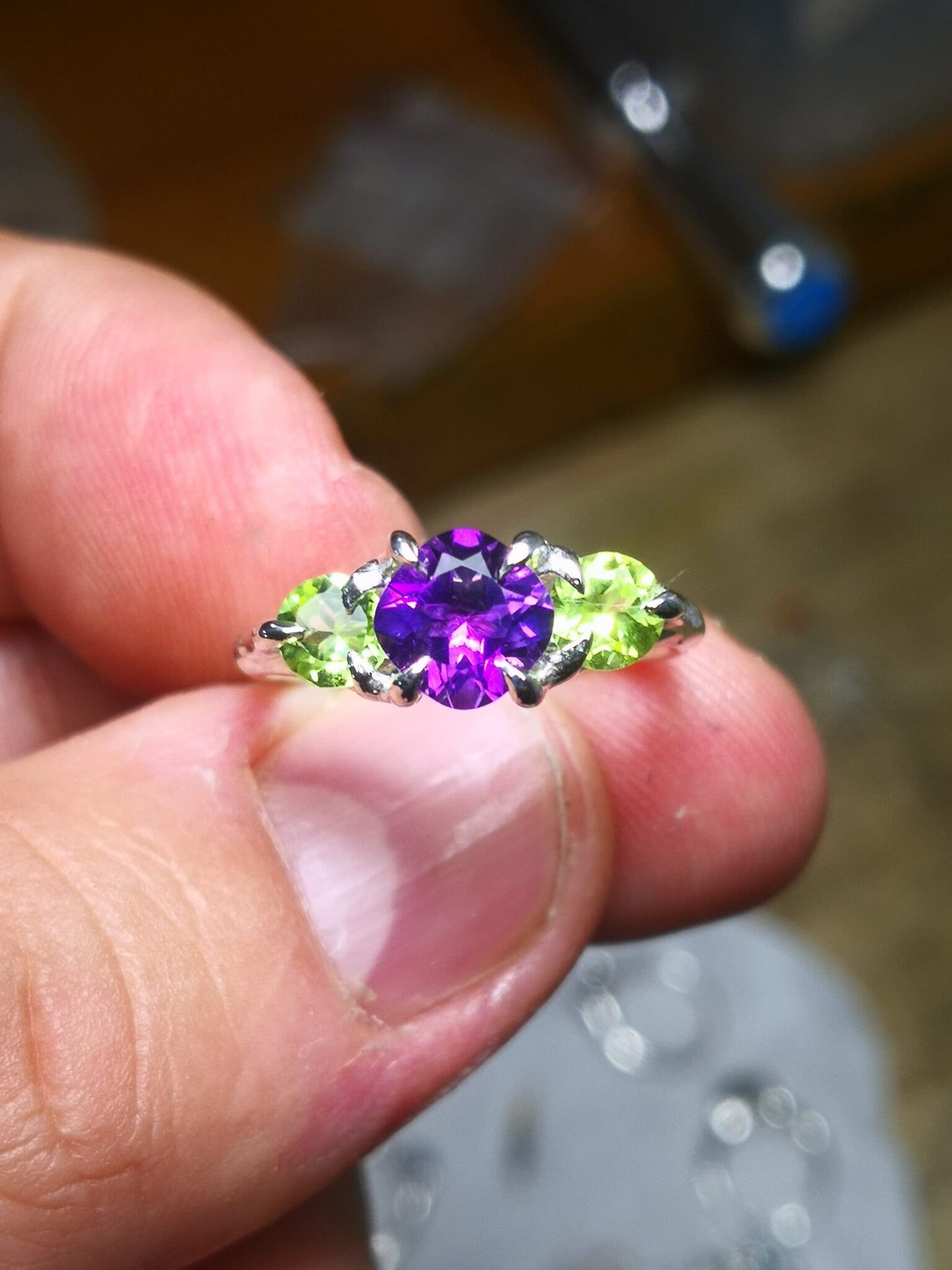 Trilogy "NeroCraft" con Ametista Taglio Cuscino e Peridoti