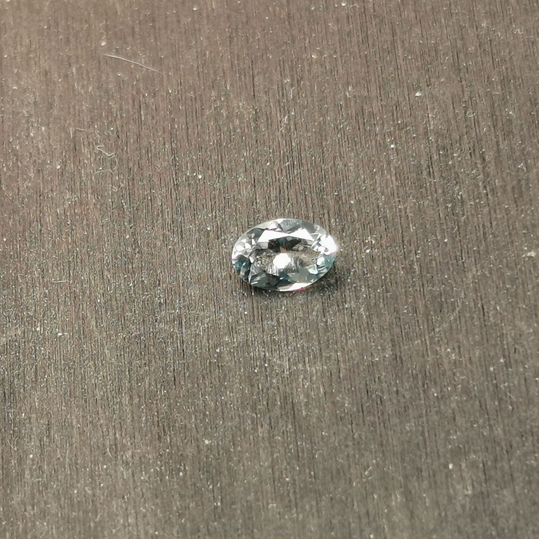 Acquamarina taglio ovale 0,37 ct