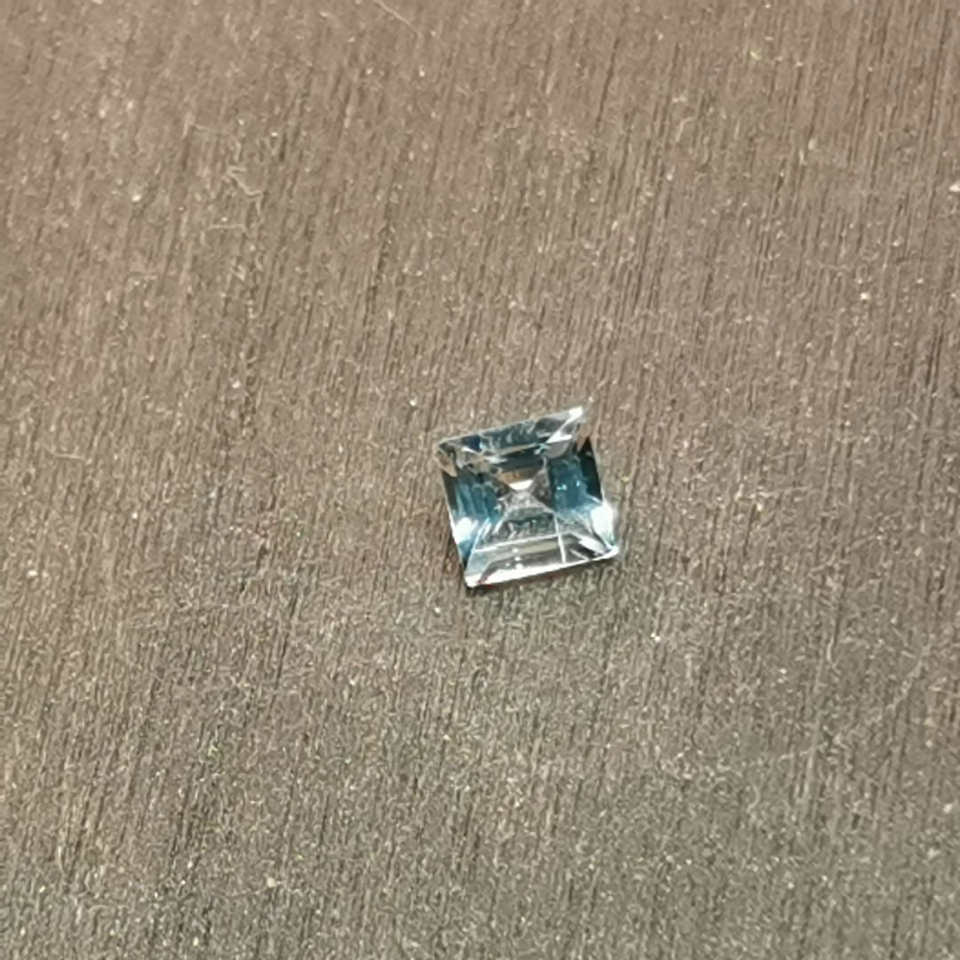 Acquamarina taglio carrè 0,32 ct
