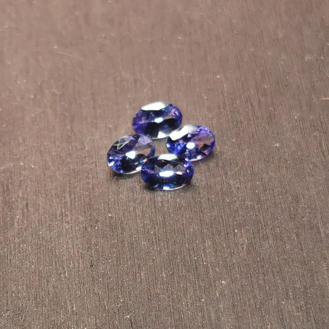 Lotto di quattro Tanzaniti taglio ovale 1,78 ct totali