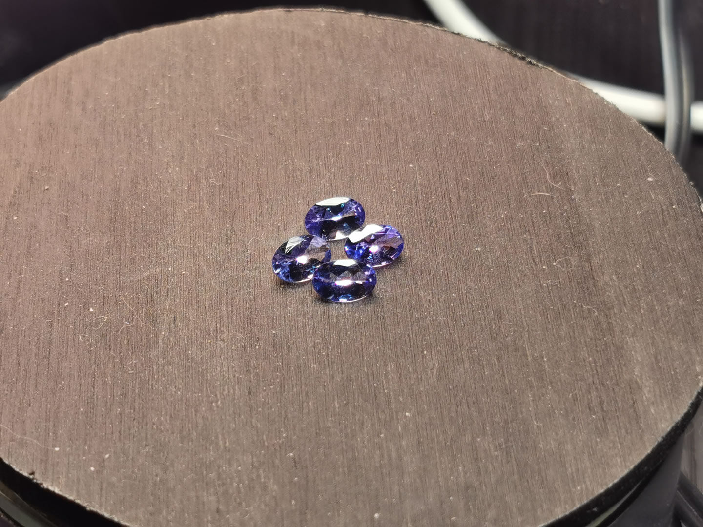 Lotto di quattro Tanzaniti taglio ovale 1,78 ct totali