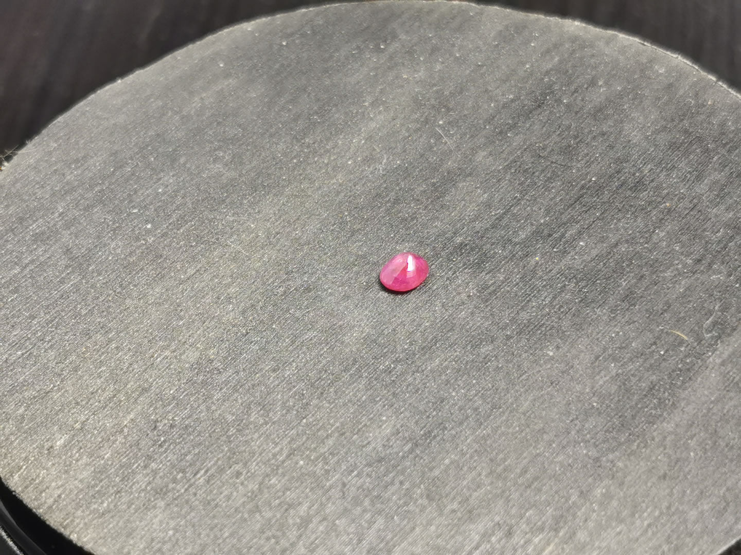 Rubino taglio ovale 0,30 ct