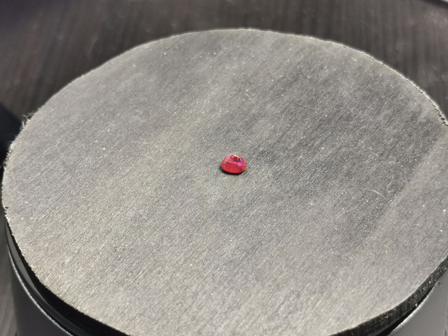 Rubino taglio ovale 0,33 ct