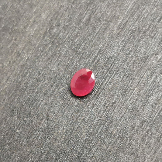 Rubino taglio ovale 0,33 ct