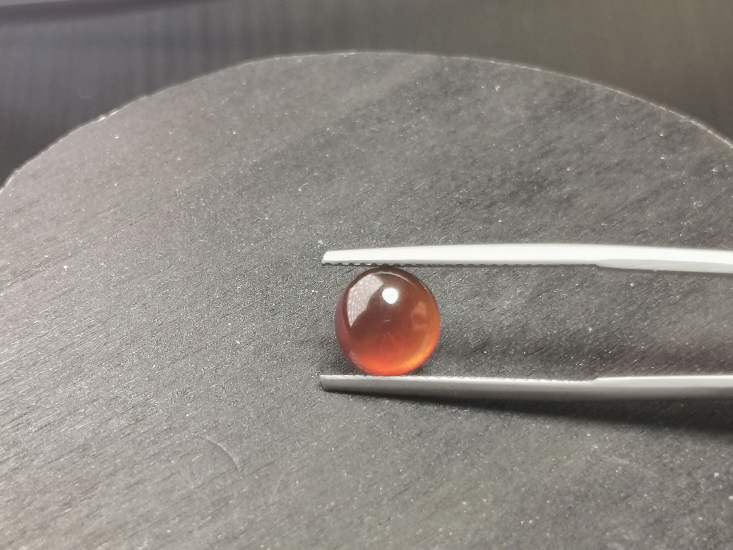 Granato Essonite taglio rotondo cabochon 2,57 ct