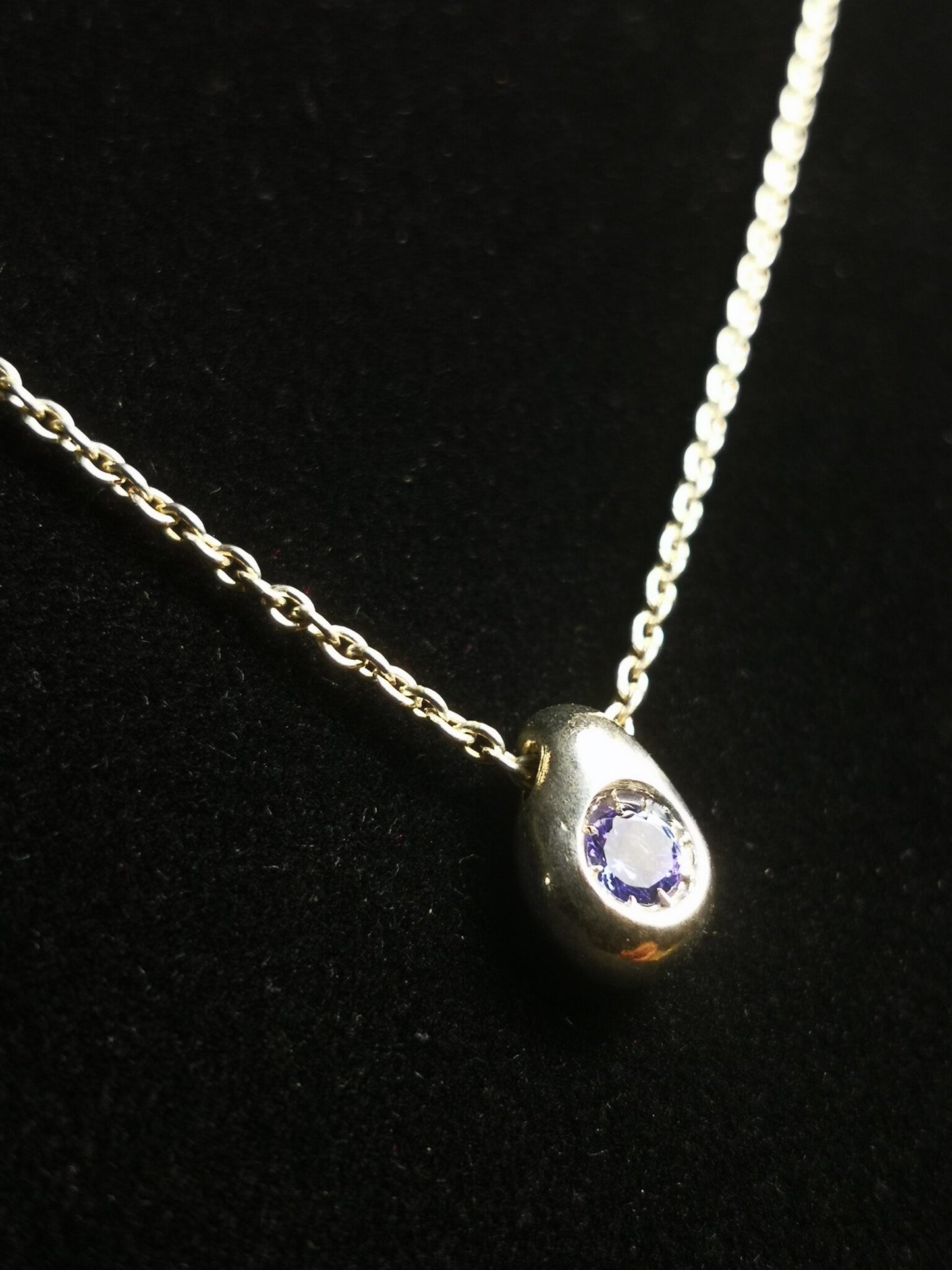 Ciottolo in Argento con Tanzanite Tonda