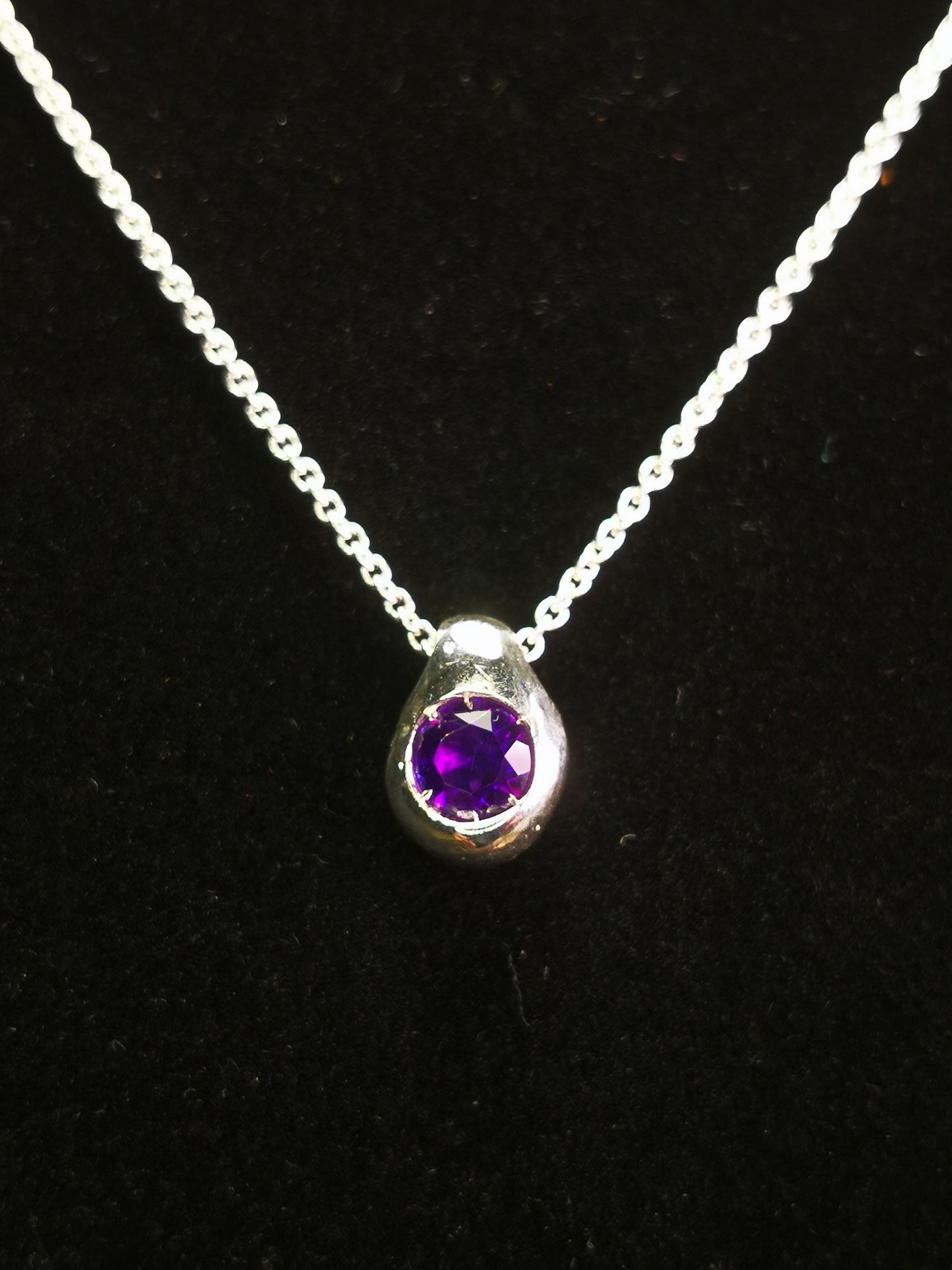 Ciottolo in Argento con Ametista Tonda