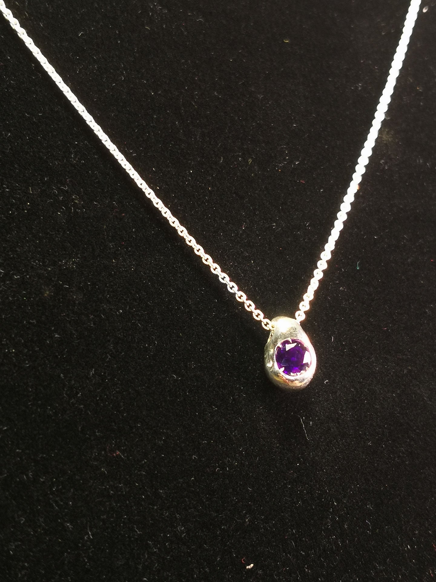Ciottolo in Argento con Ametista Tonda
