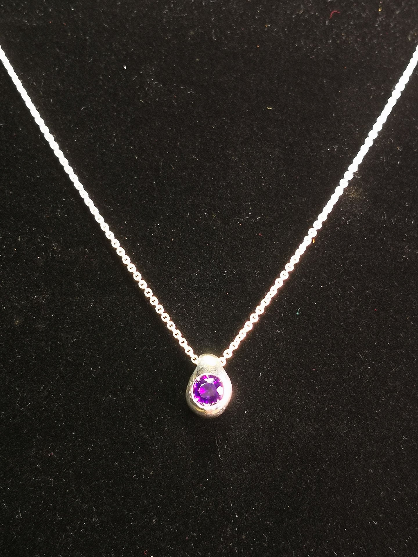 Ciottolo in Argento con Ametista Tonda