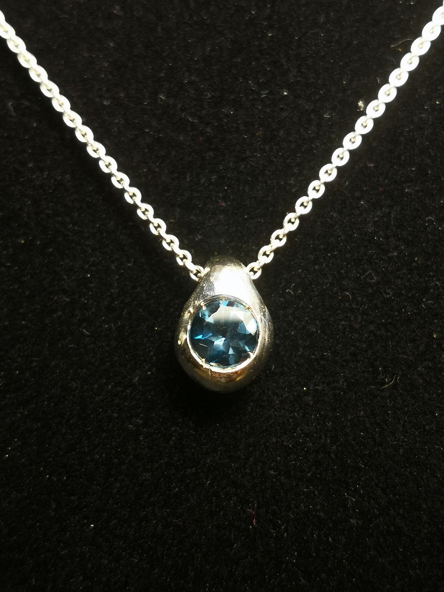 Ciottolo in Argento con Topazio London Blue Tondo