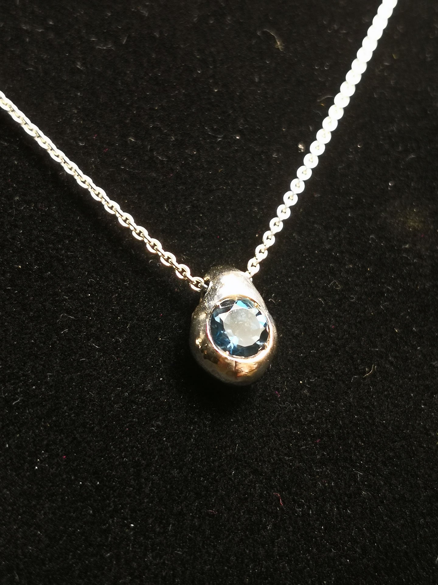 Ciottolo in Argento con Topazio London Blue Tondo