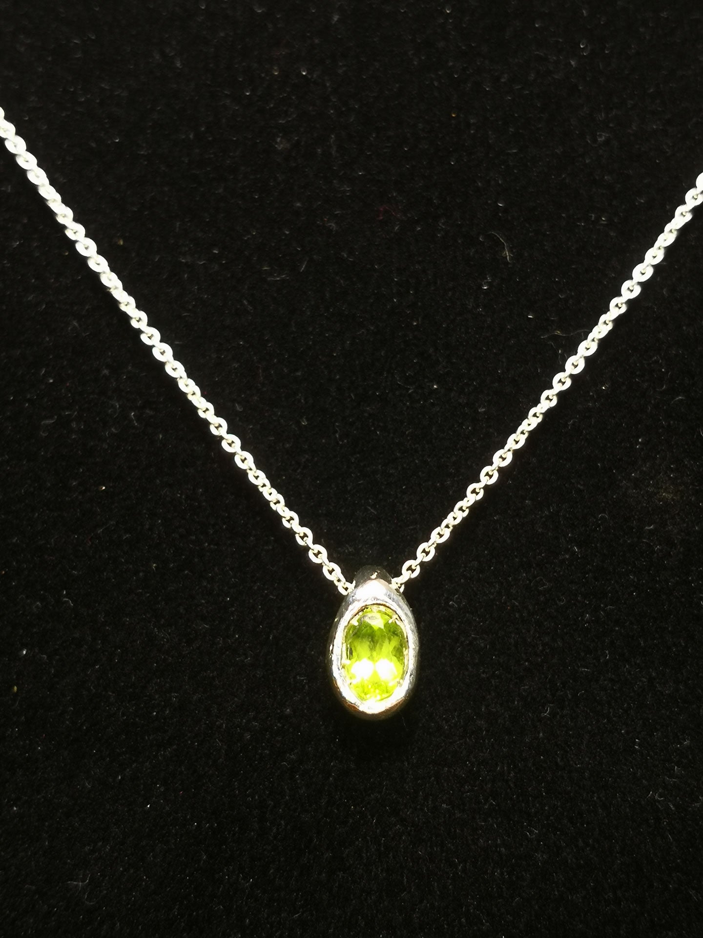 Ciottolo in Argento con Peridoto Naturale Ovale