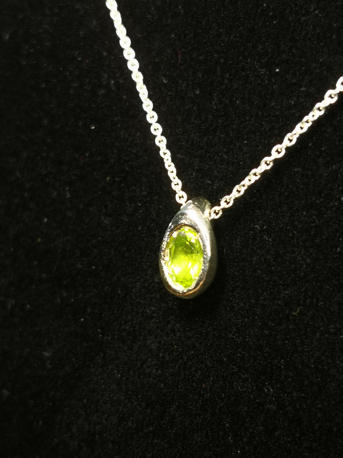 Ciottolo in Argento con Peridoto Naturale Ovale