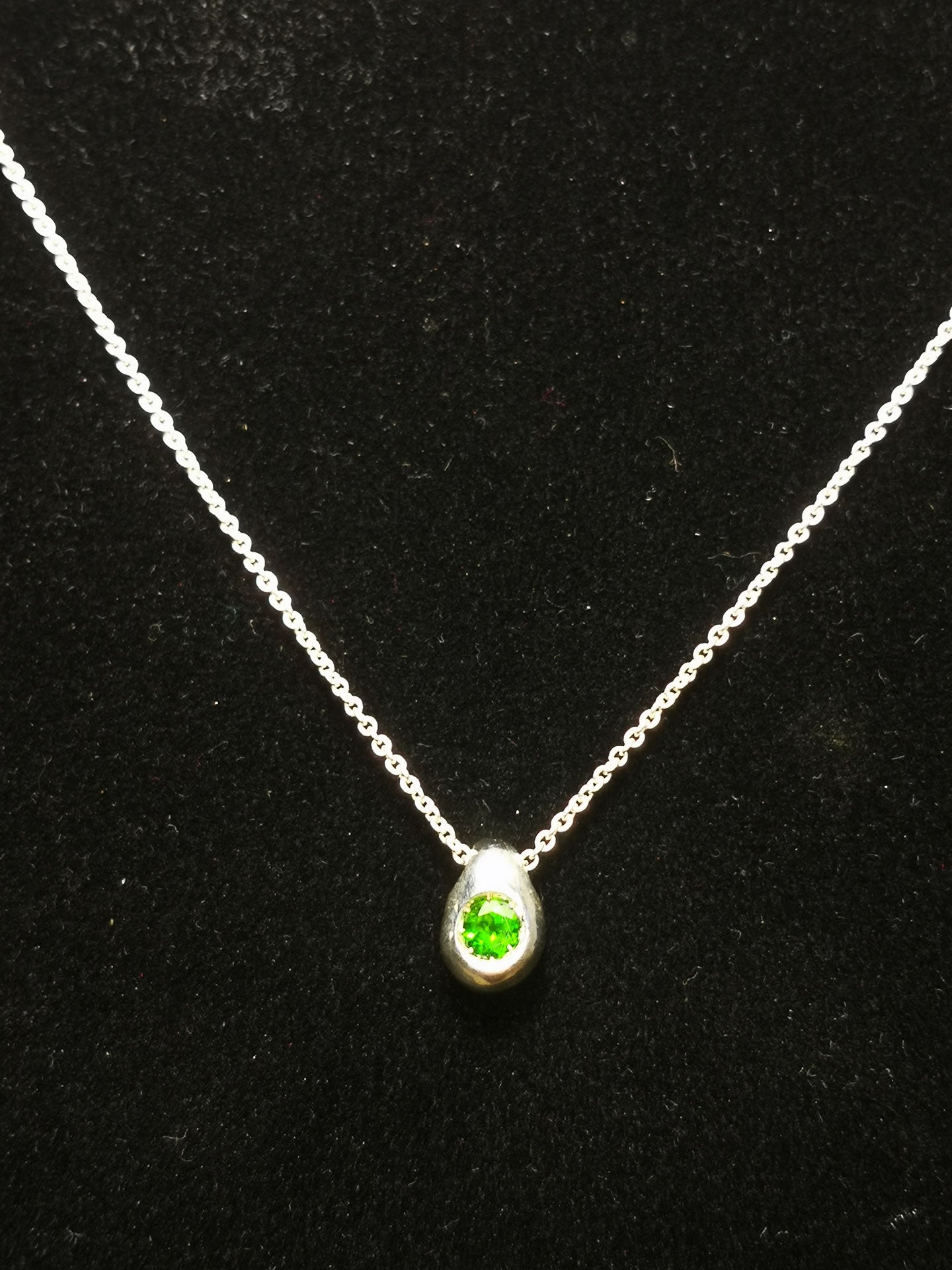 Ciottolo in Argento con Diopside Tondo