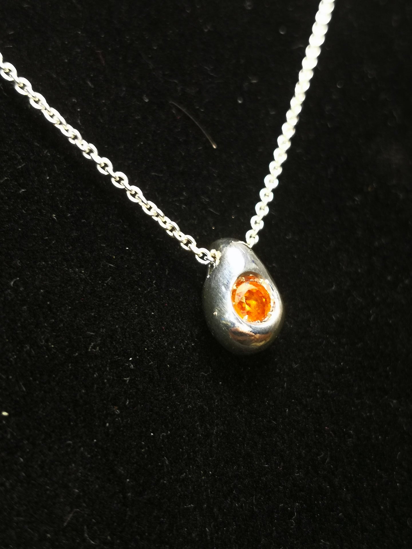 Ciottolo in Argento con Zaffiro Arancio Tondo
