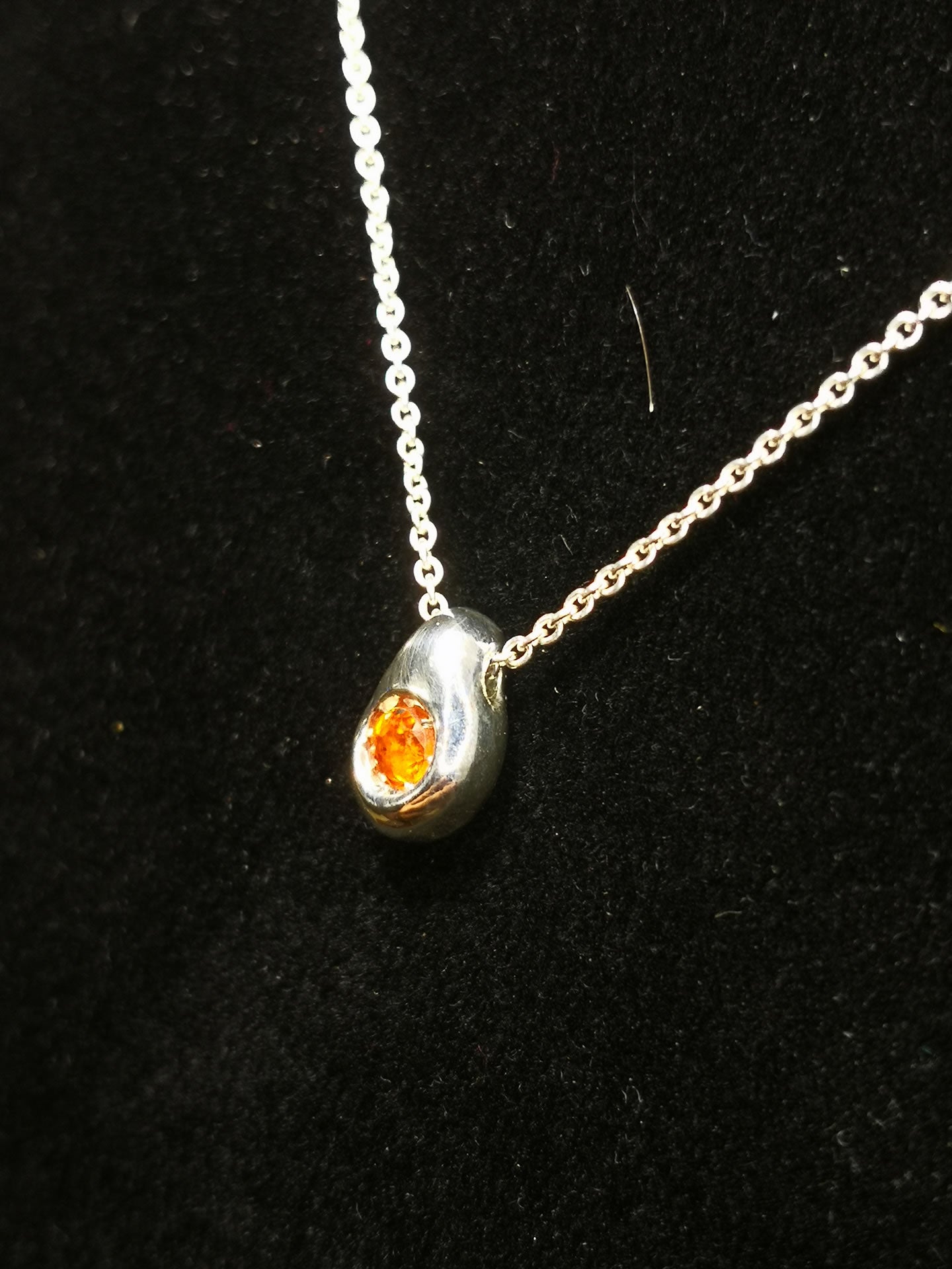 Ciottolo in Argento con Zaffiro Arancio Tondo