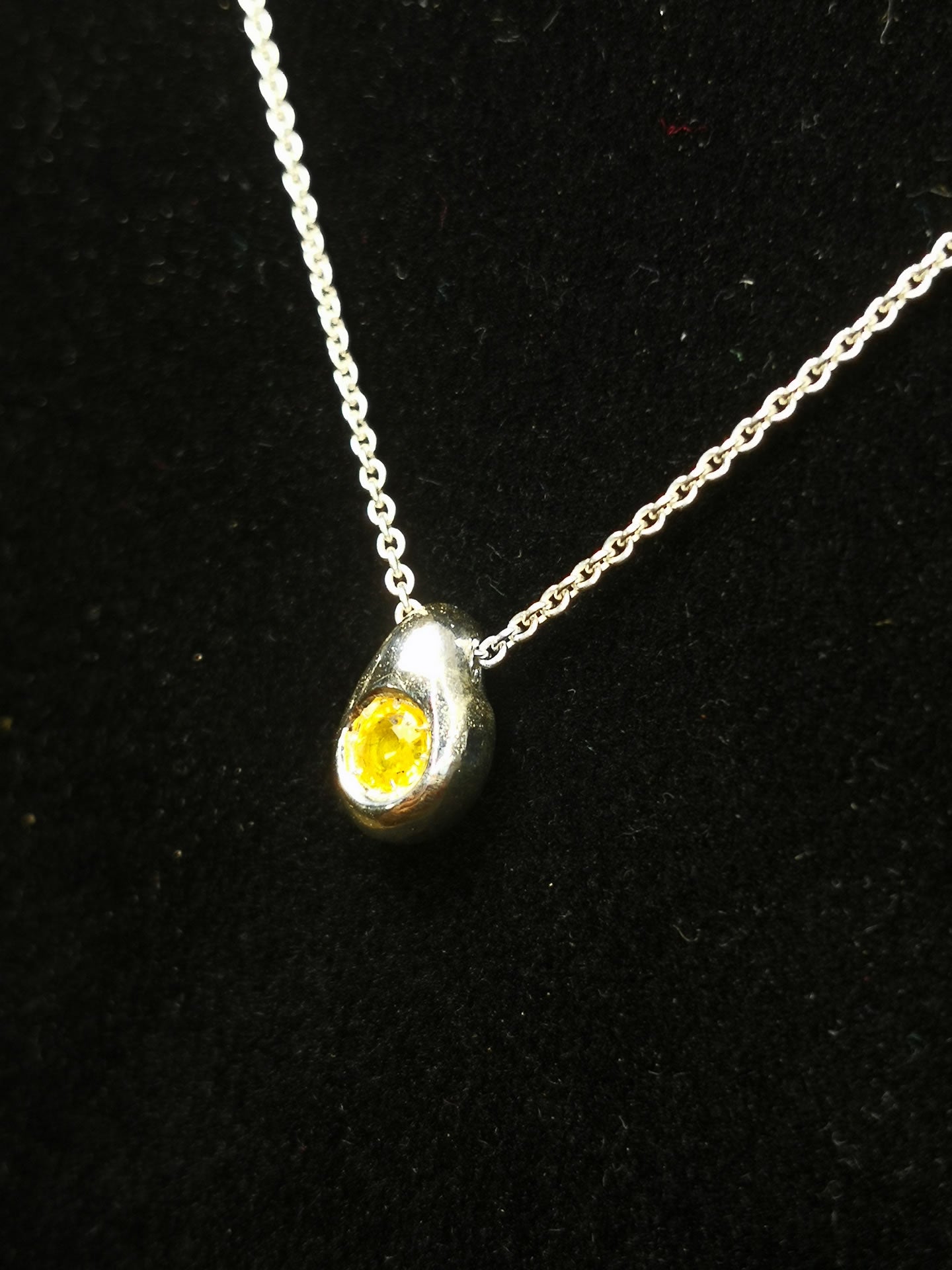 Ciottolo in Argento con Zaffiro Giallo Tondo