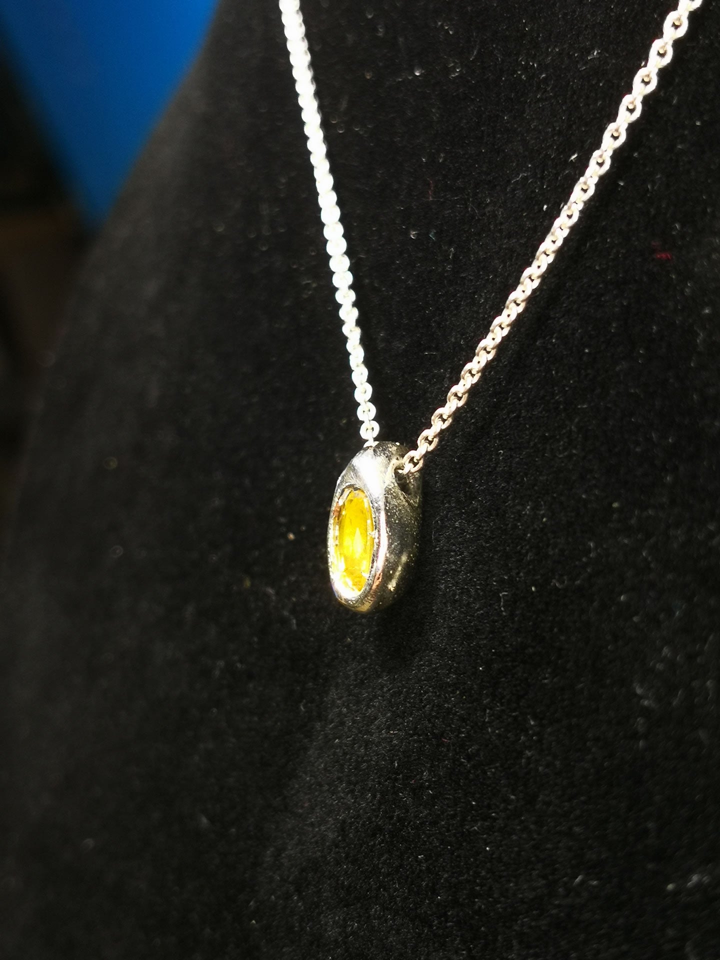 Ciottolo in Argento con Zaffiro Giallo Ovale