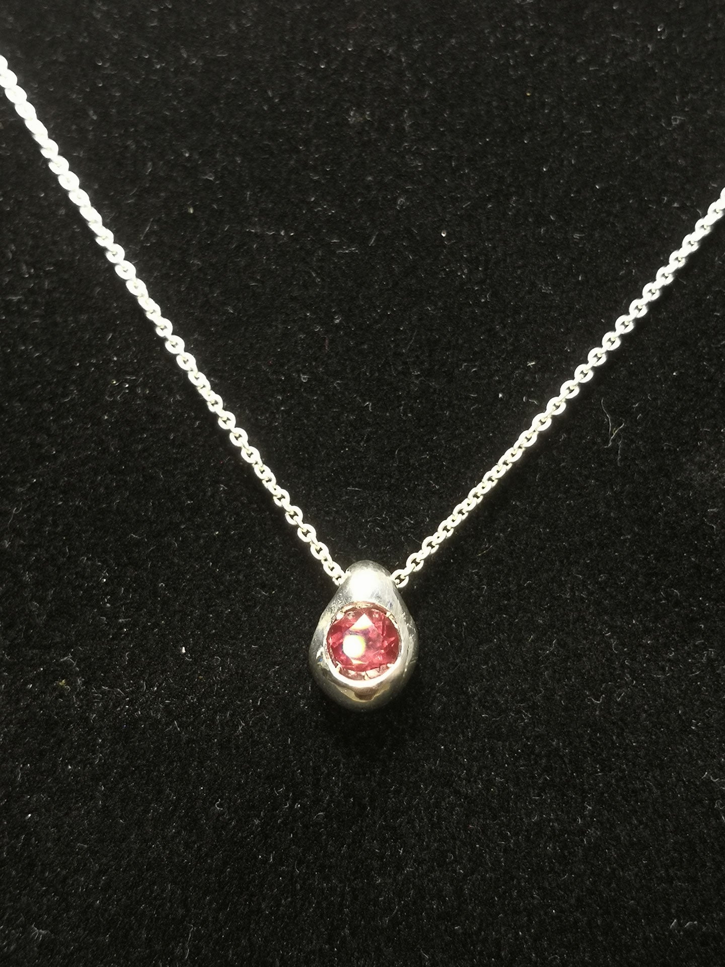 Ciottolo in Argento con Granato Rodolite Tondo