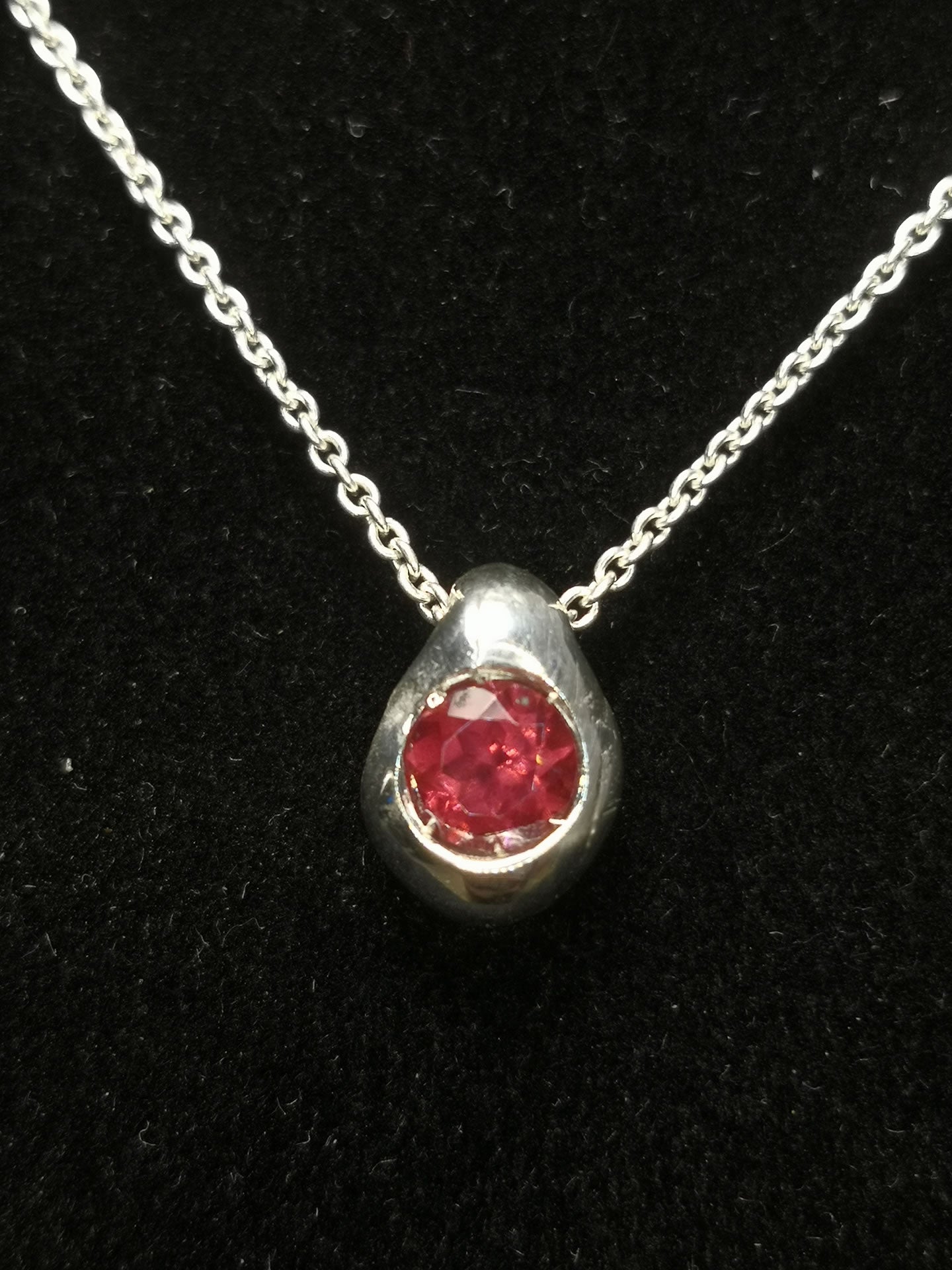 Ciottolo in Argento con Granato Rodolite Tondo